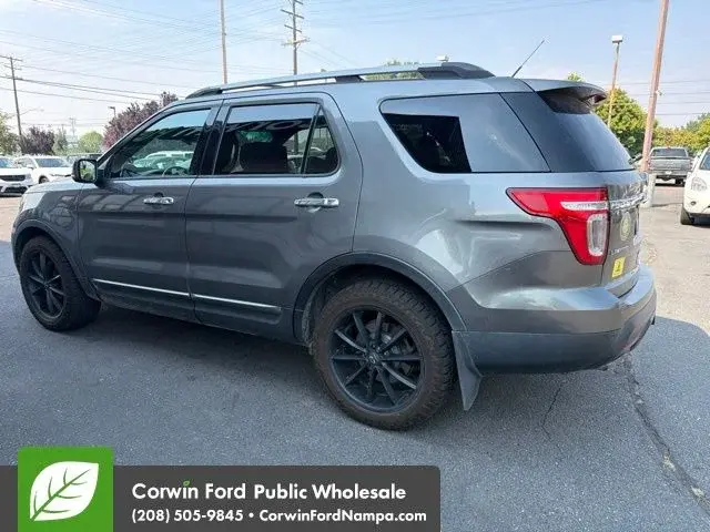 2013 Ford Explorer XLT 4x4 photo 4