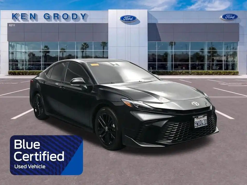 2026 Toyota Camry SE Hybrid's photo
