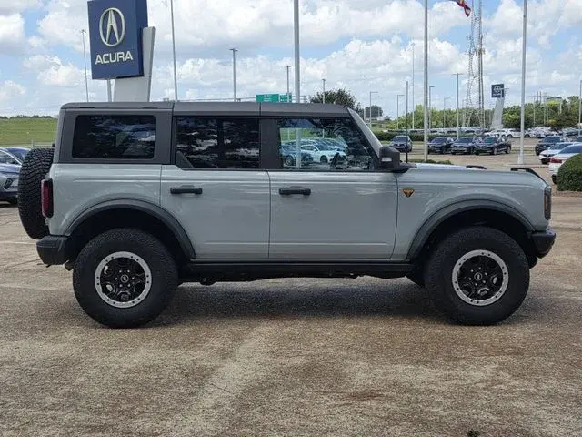 2022 Ford Bronco Badlands 4WD photo 4