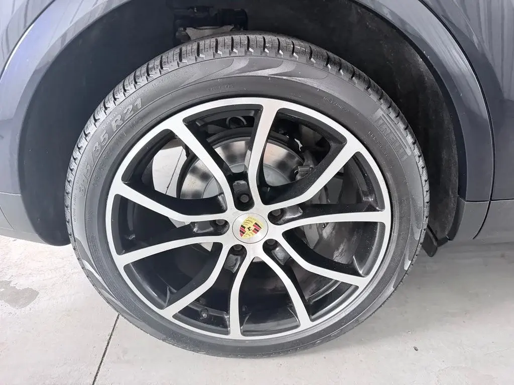 2019 Porsche Cayenne S photo 4