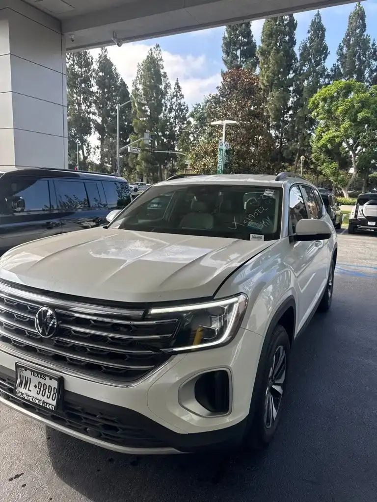 2026 Volkswagen Atlas 2.0T SE's photo