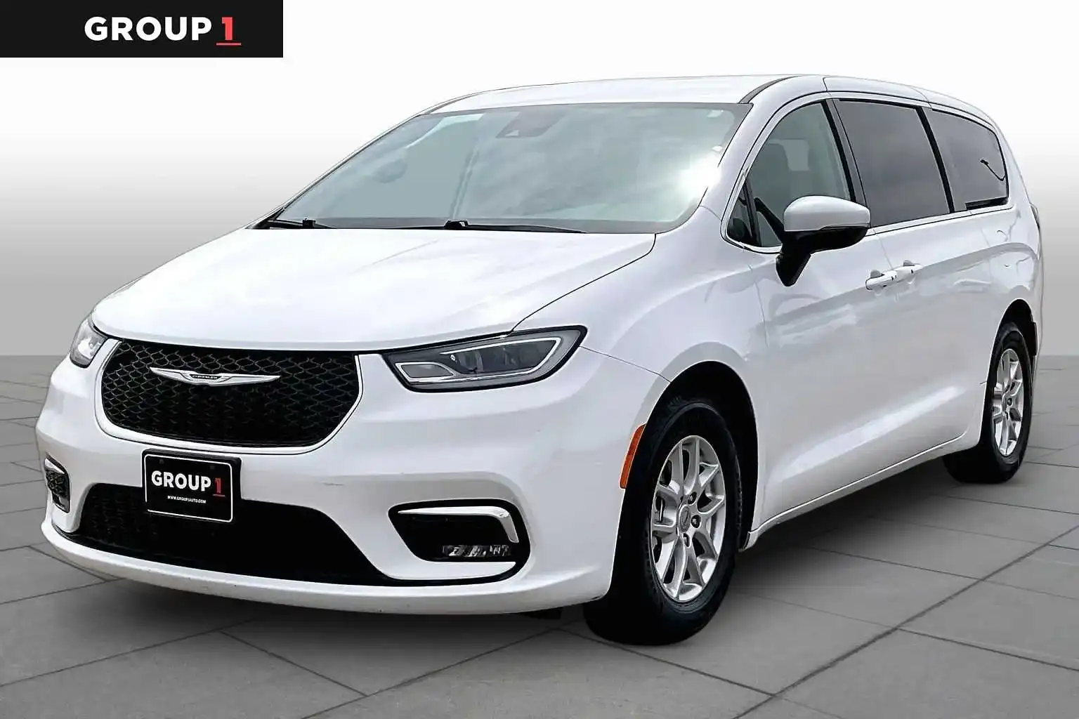 2023 Chrysler Pacifica Touring L's photo