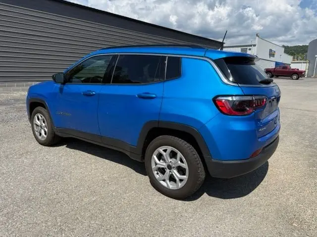2025 Jeep Compass Latitude 4WD photo 4