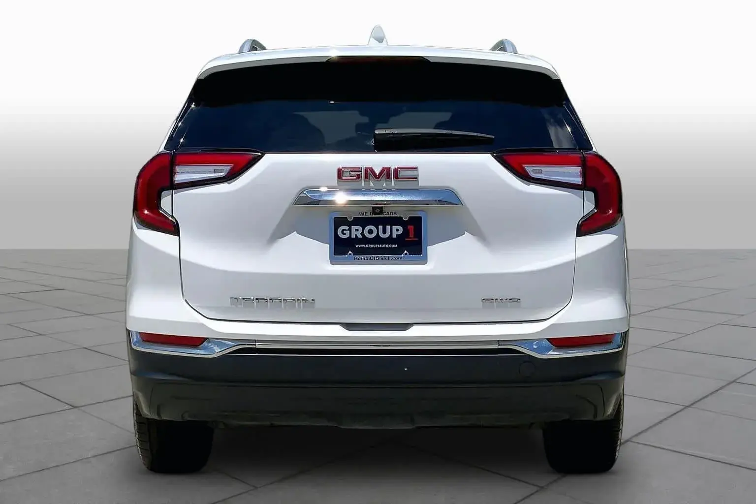 2024 GMC Terrain SLT AWD photo 5