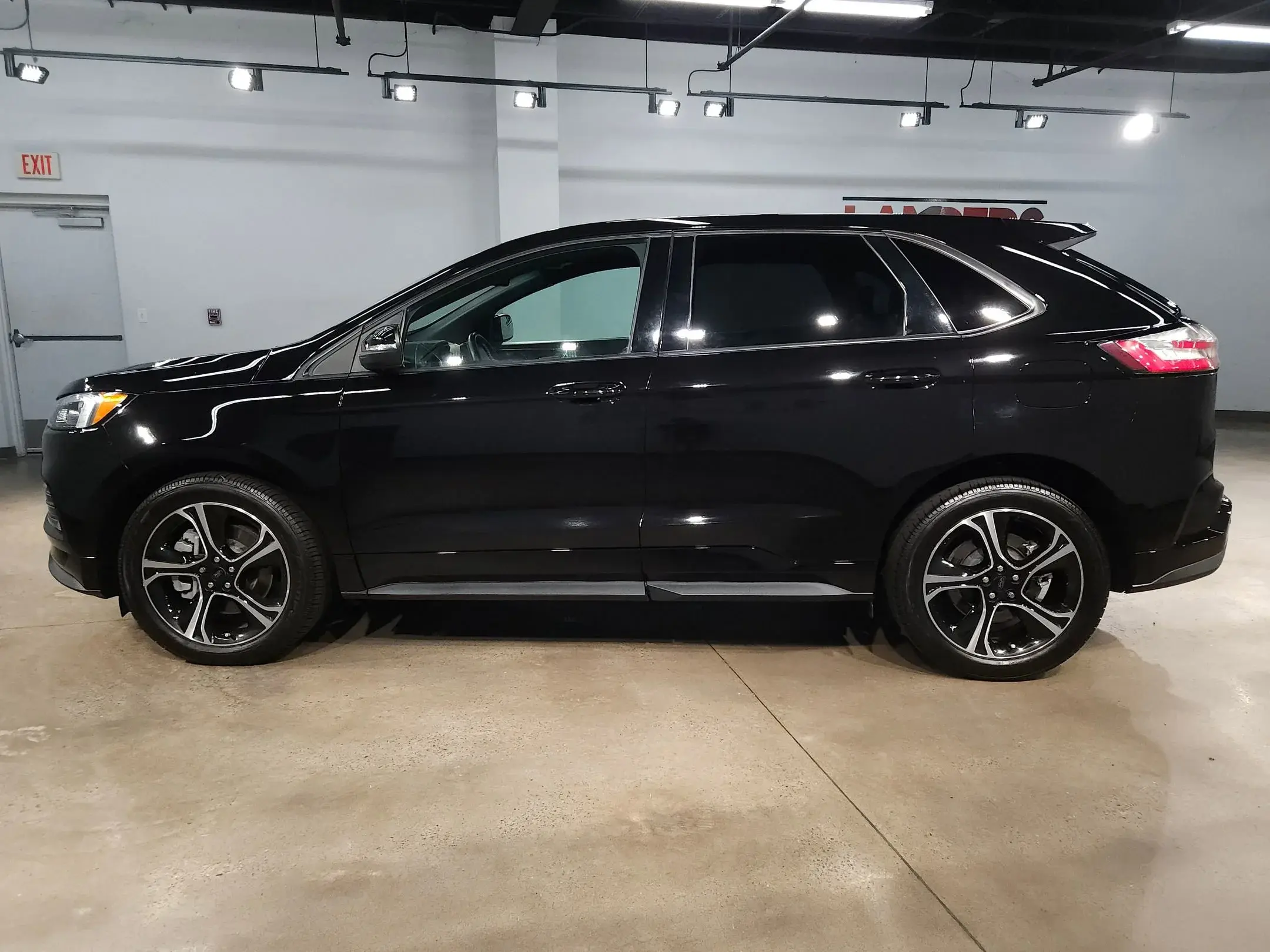 2023 Ford Edge ST AWD photo 4