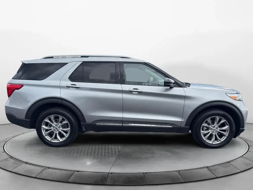 2024 Ford Explorer Limited 4WD photo 5