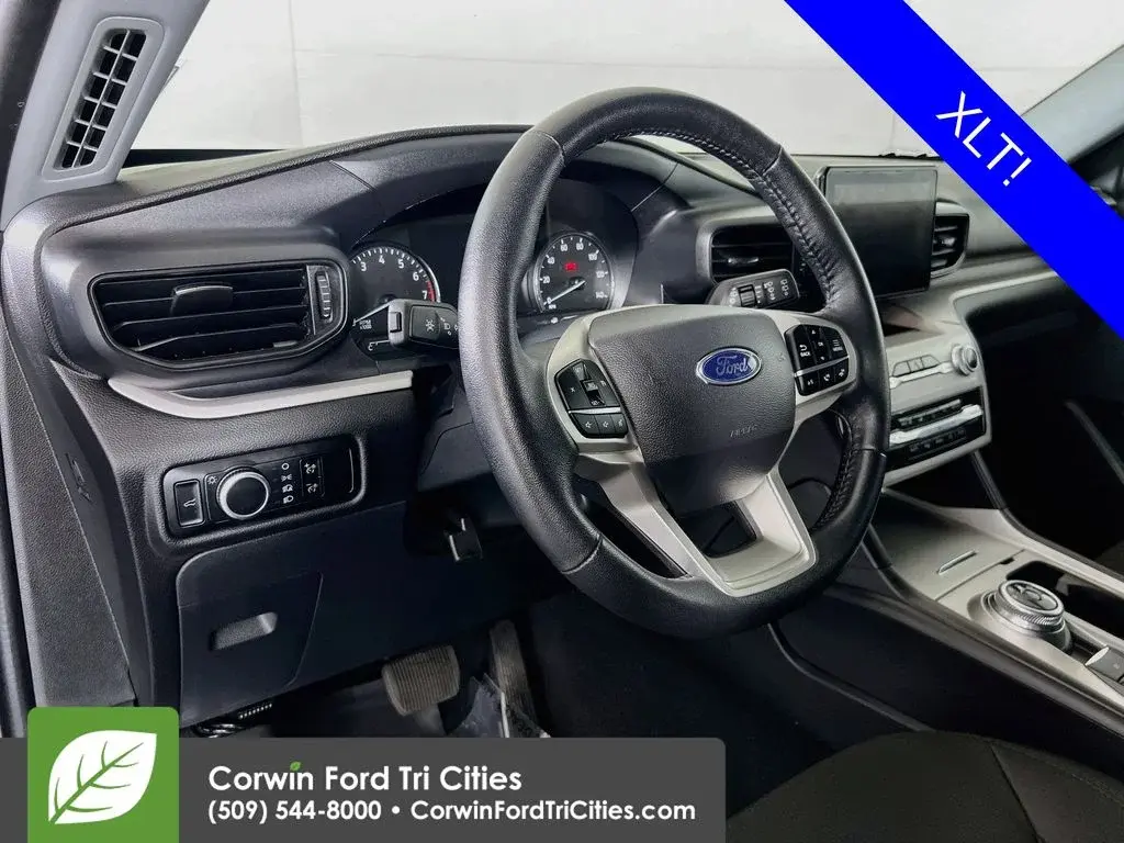 2024 Ford Explorer XLT 4WD photo 3