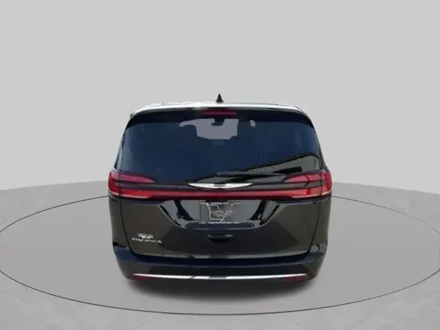 2026 Chrysler Pacifica Select photo 5