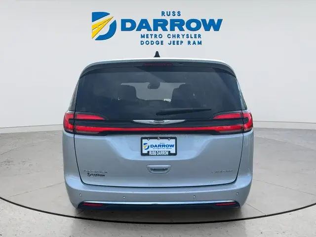 2024 Chrysler Pacifica Limited photo 4