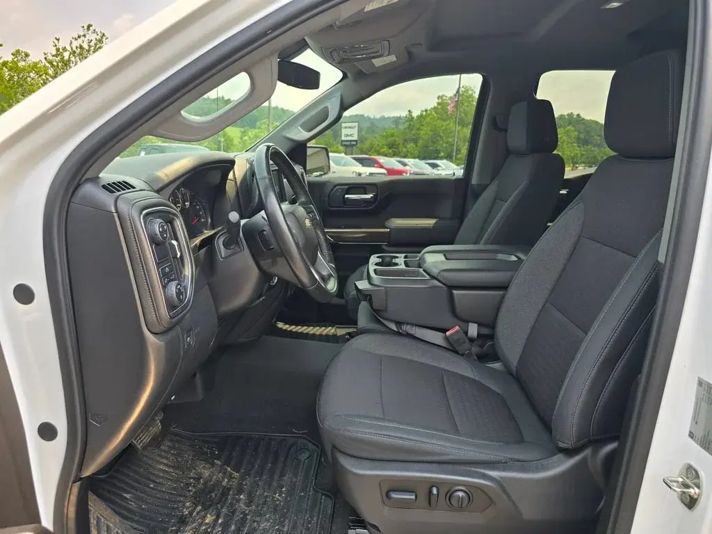 2019 Chevrolet Silverado 1500 LT Double Cab Std Box photo 4