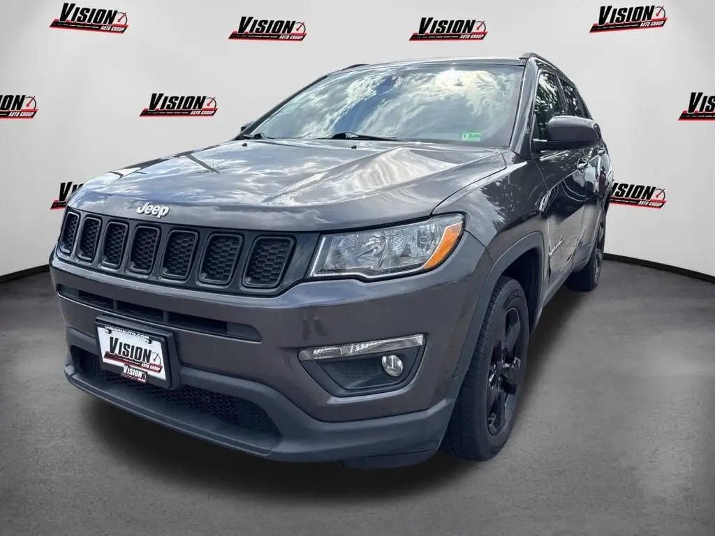 2017 Jeep Compass Latitude 4X4 photo 1