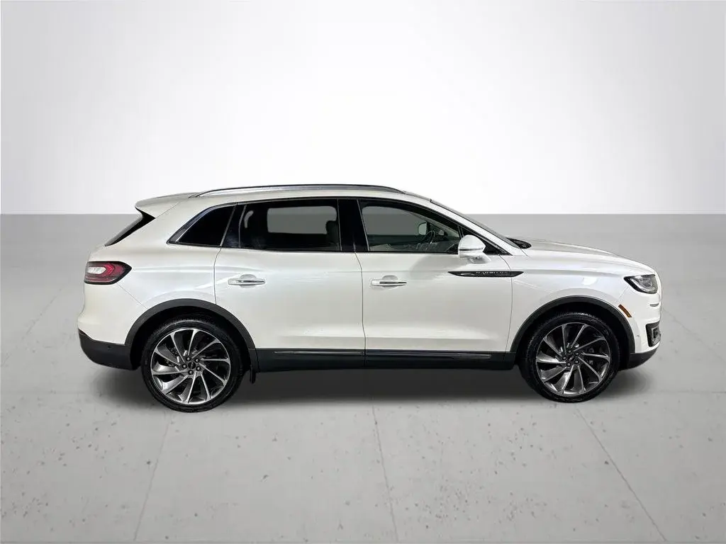 2019 Lincoln Nautilus Reserve AWD photo 5