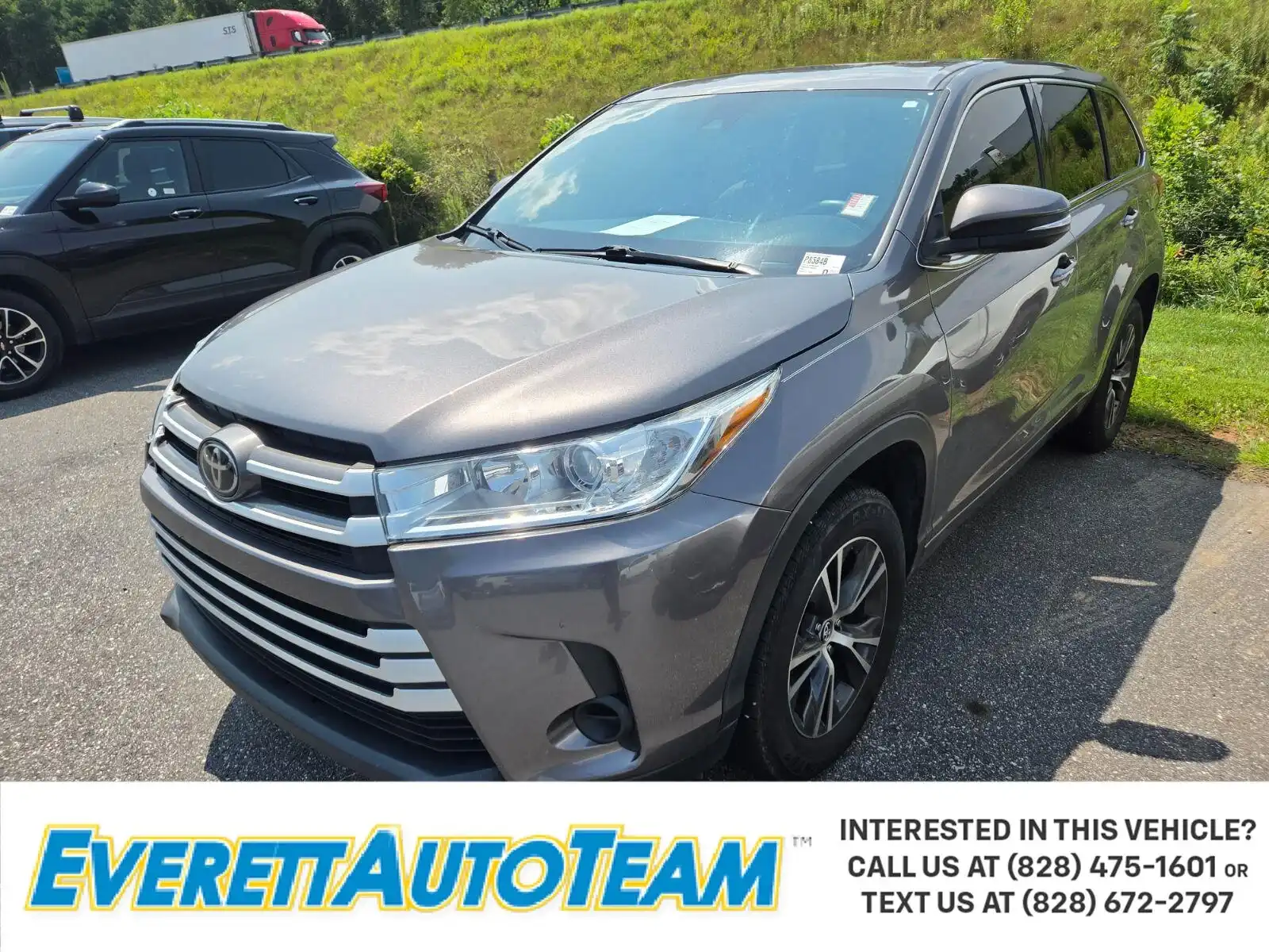 2018 Toyota Highlander LE's photo