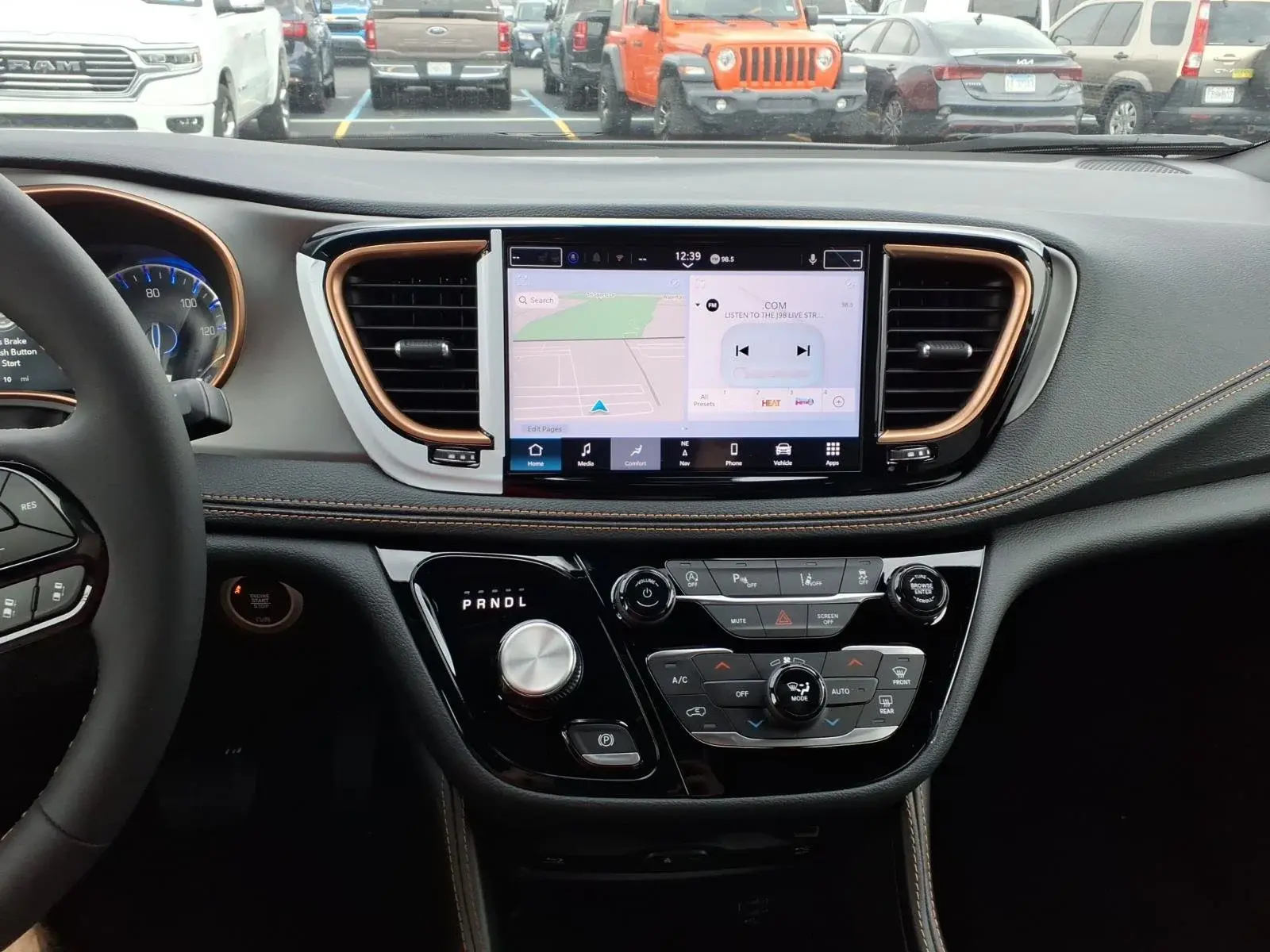 2027 Chrysler Pacifica Pinnacle photo 5