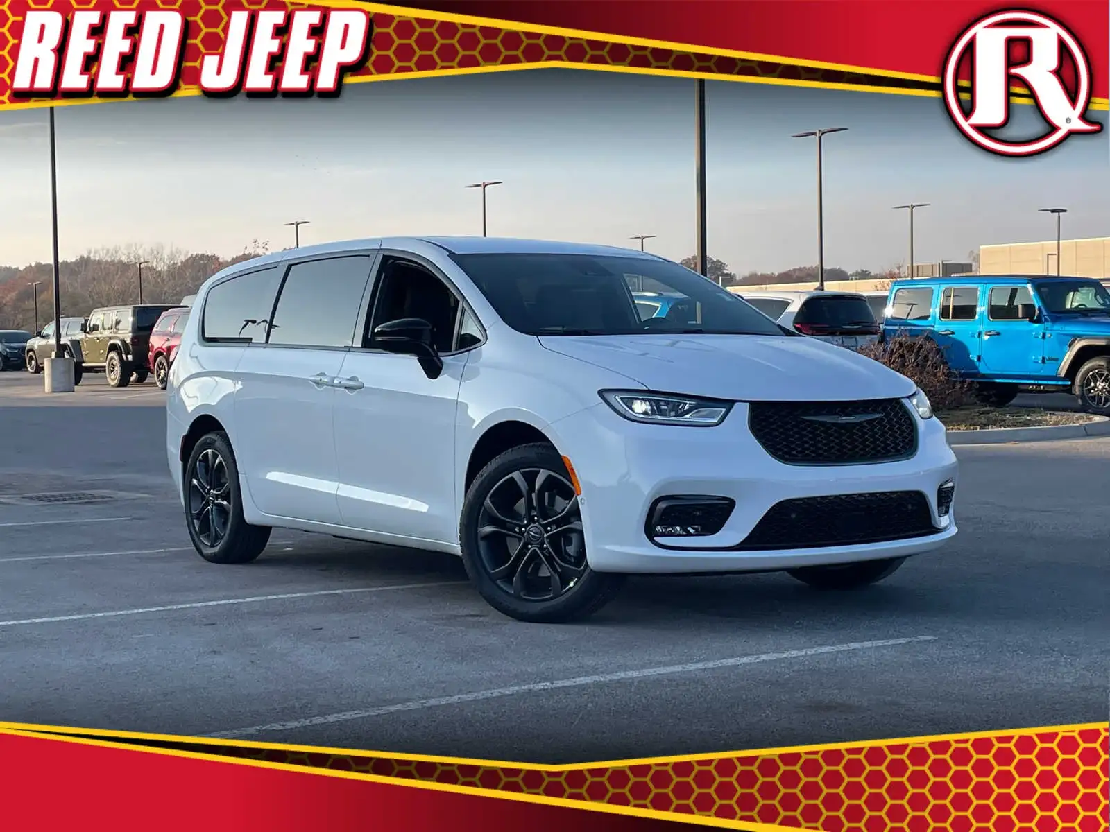 2026 Chrysler Pacifica Select AWD photo 1