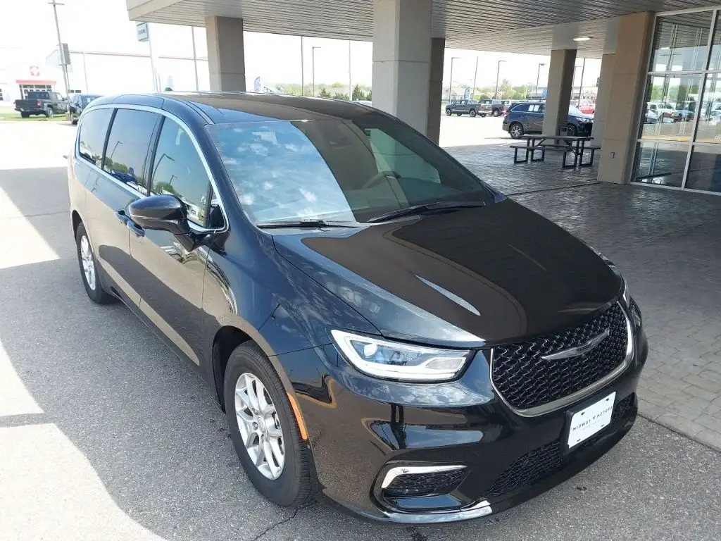 2026 Chrysler Pacifica Select photo 1