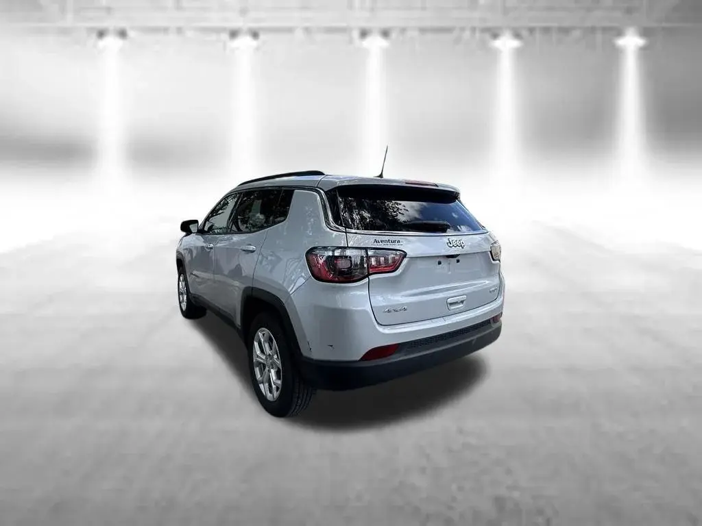 2024 Jeep Compass Latitude 4X4 photo 5