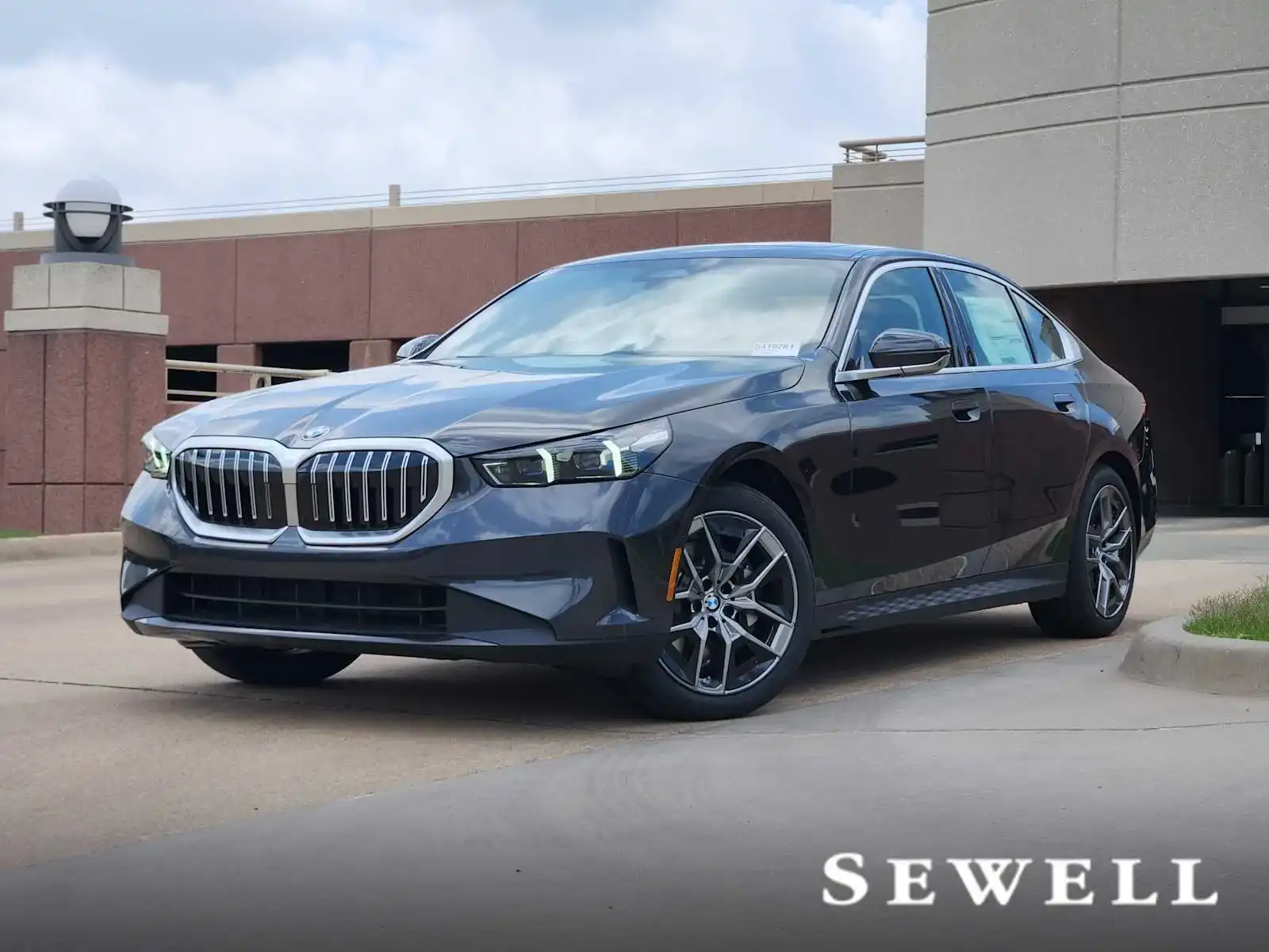 2026 BMW 5 Series 530i xDrive Sedan's photo