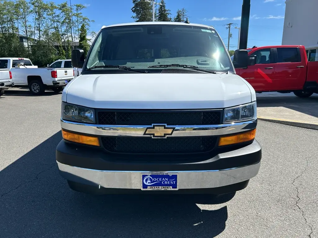 2025 Chevrolet Express 3500 LT Extended photo 3
