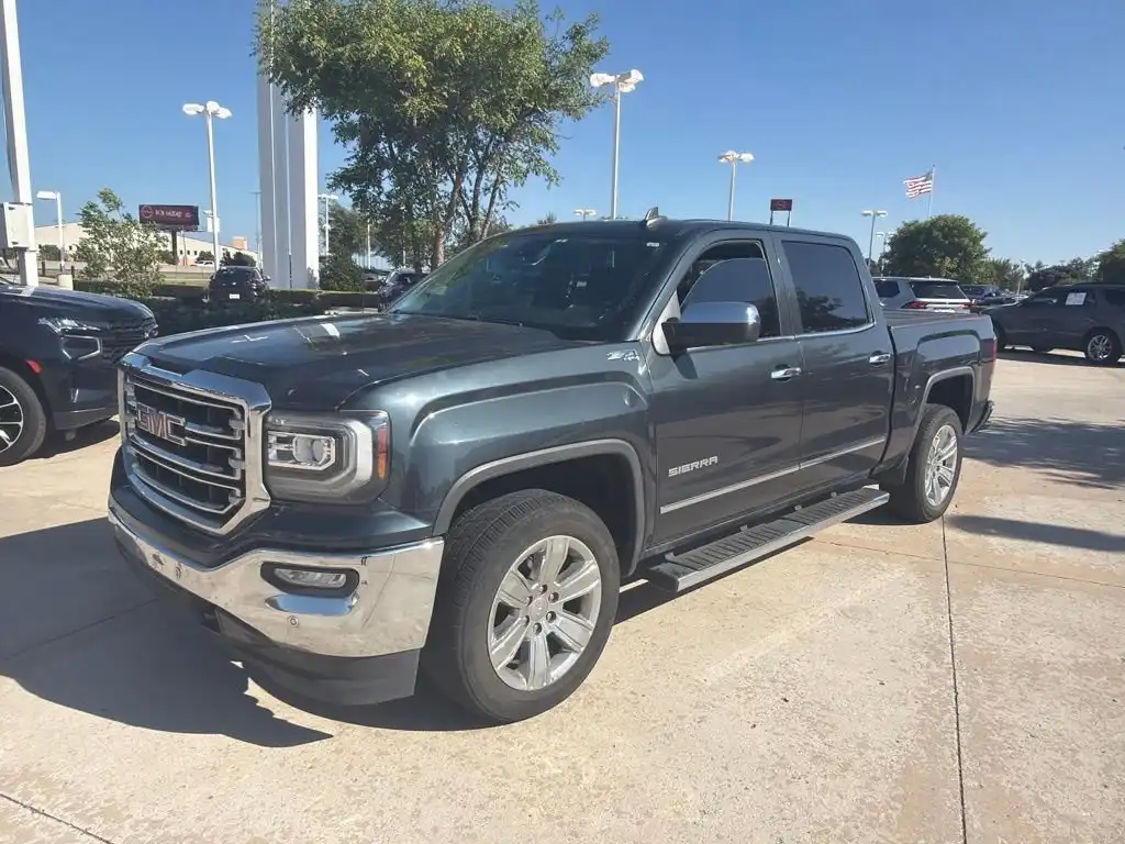 2018 GMC Sierra 4WD Crew Cab Short Box SLT's photo