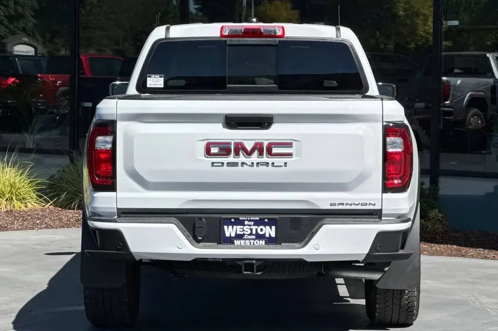 2026 GMC Canyon 4WD Denali Crew Cab Short Box photo 5