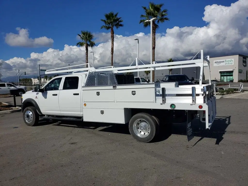 2026 RAM 5500 Big Horn 4WD Crew Cab DRW 197" WB photo 3