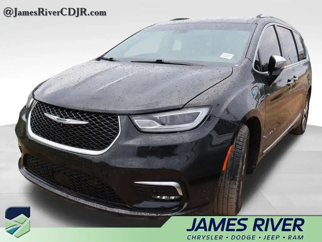 2023 Chrysler Pacifica Hybrid Pinnacle Hybrid's photo