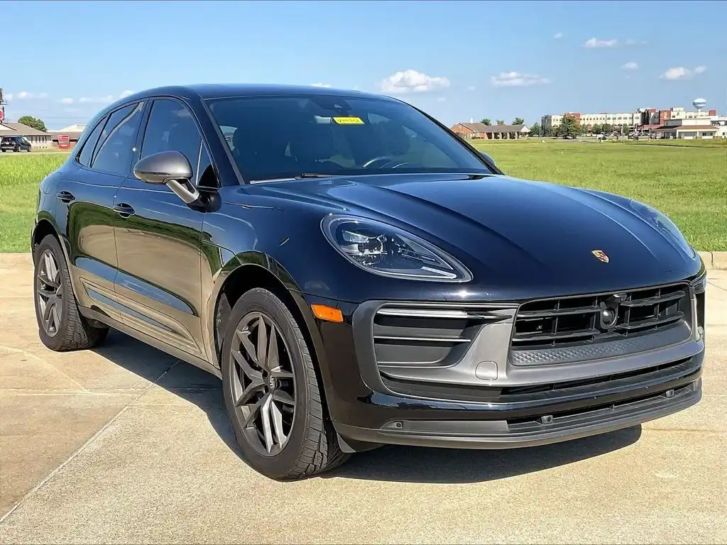 2023 Porsche Macan T's photo
