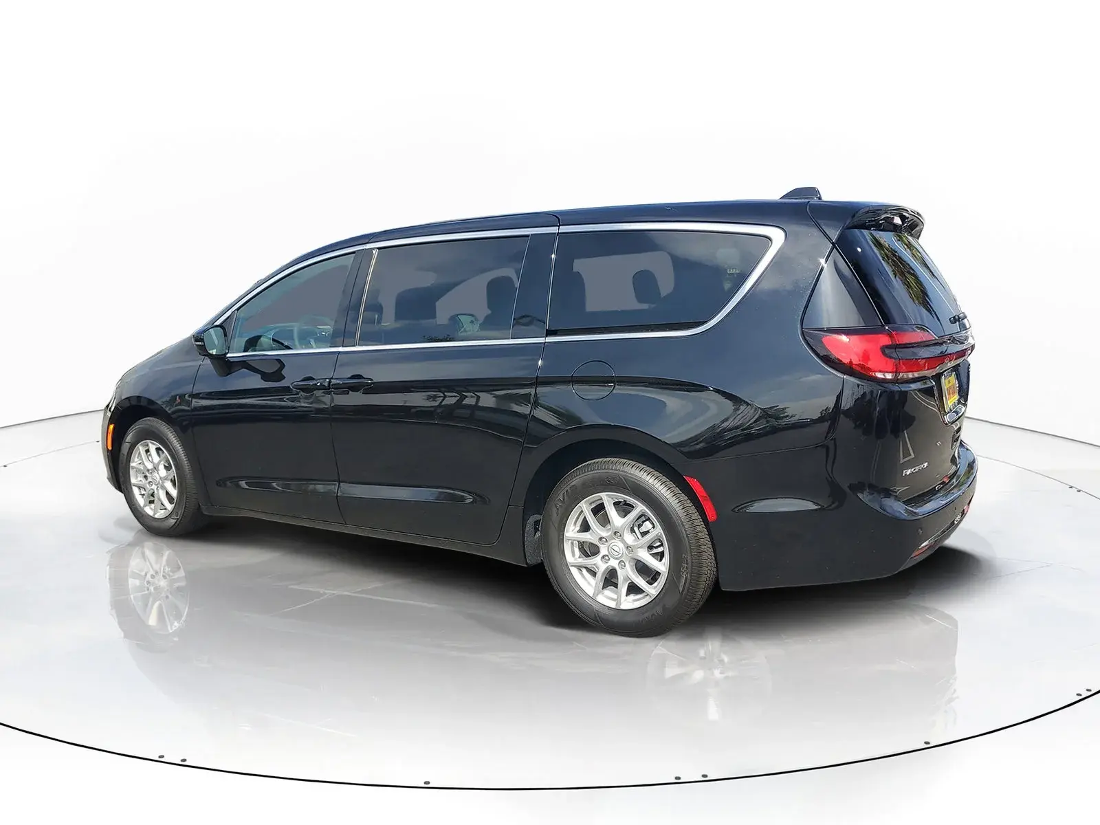 2026 Chrysler Pacifica Select photo 3