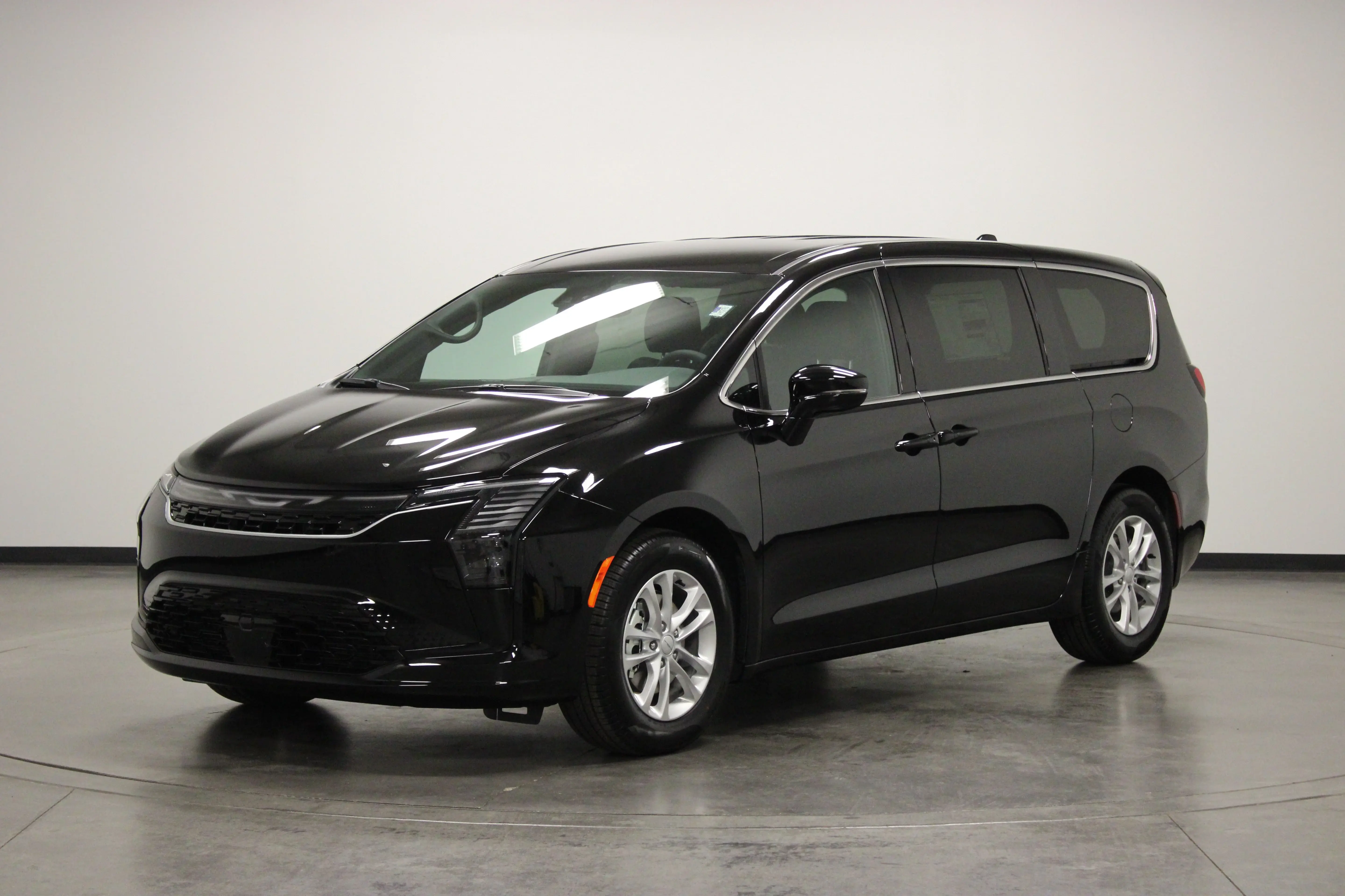 2027 Chrysler Pacifica Select photo 4
