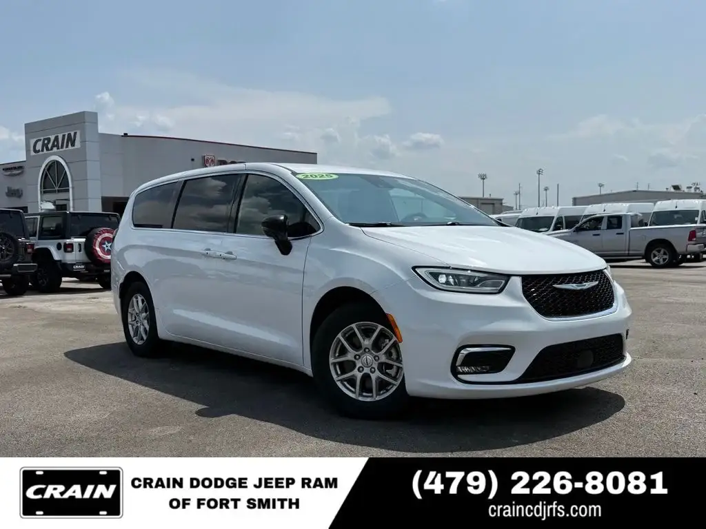 2025 Chrysler Pacifica Select photo 1