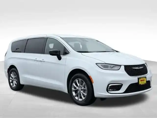 2026 Chrysler Pacifica Select AWD's photo