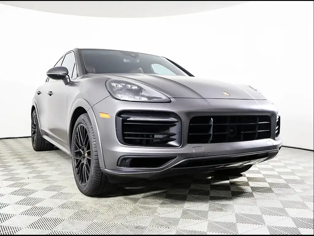 2023 Porsche Cayenne GTS's photo