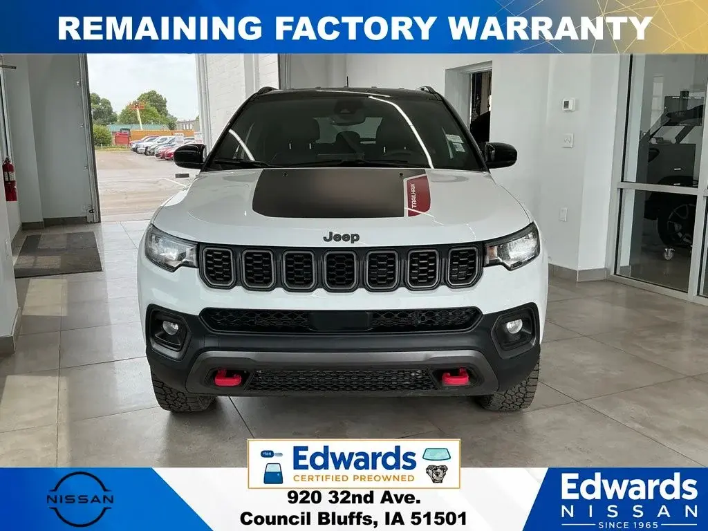 2025 Jeep Compass Trailhawk 4X4 photo 3