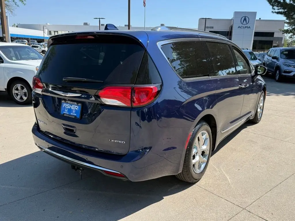 2019 Chrysler Pacifica Limited photo 4