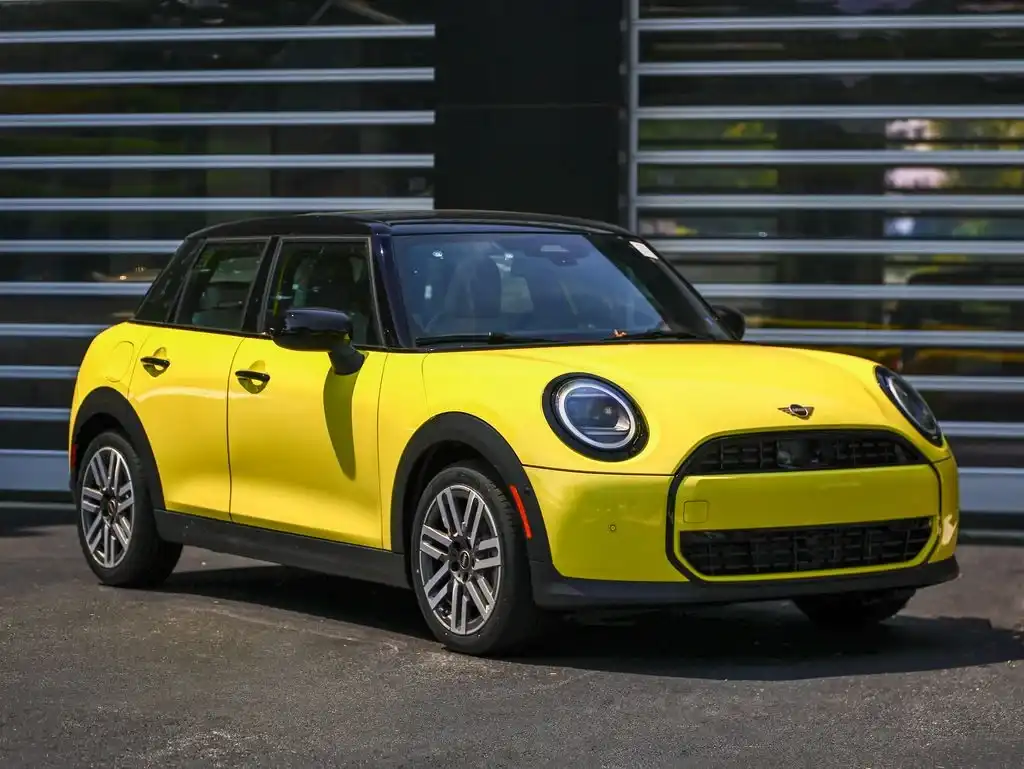 2026 MINI Hardtop Cooper Oxford Edition's photo