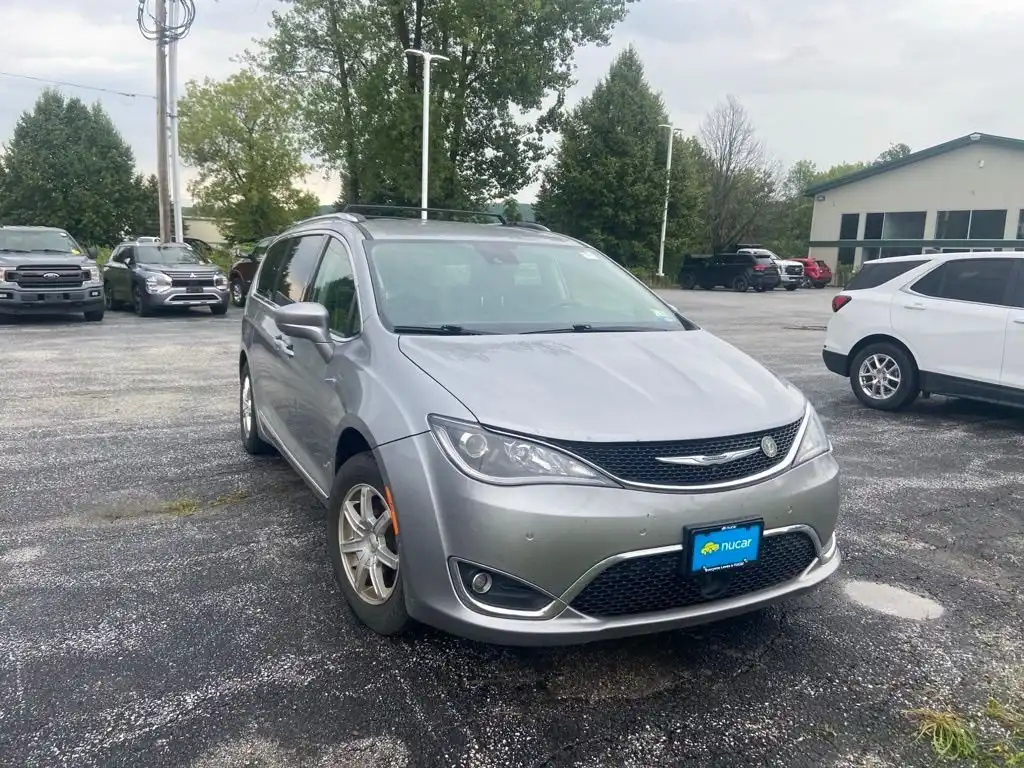 2017 Chrysler Pacifica Touring-L Plus's photo