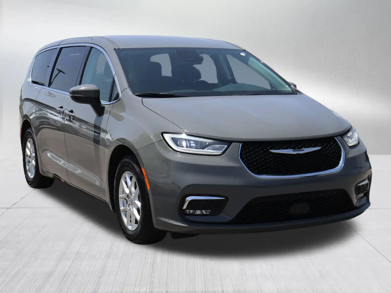 2023 Chrysler Pacifica Touring L's photo