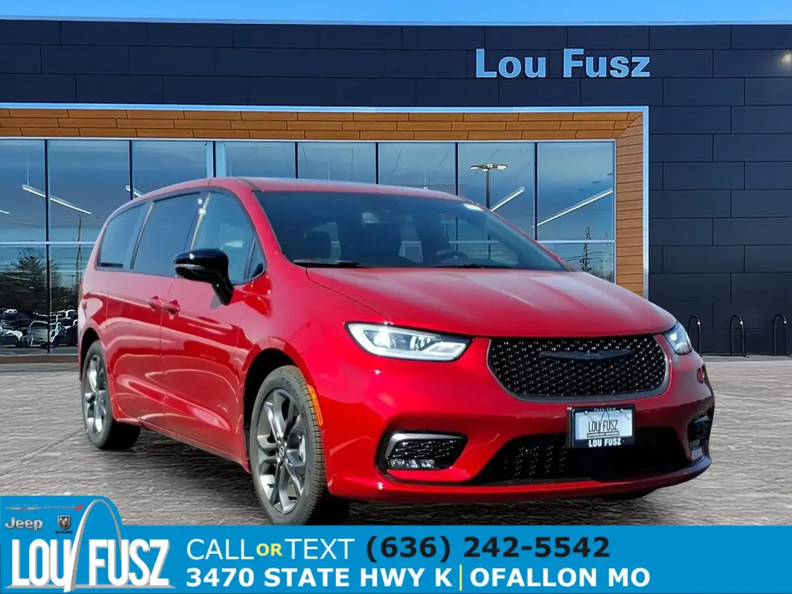 2026 Chrysler Pacifica Select's photo