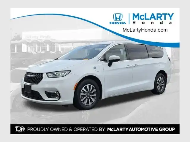 2023 Chrysler Pacifica Hybrid Touring L Hybrid's photo