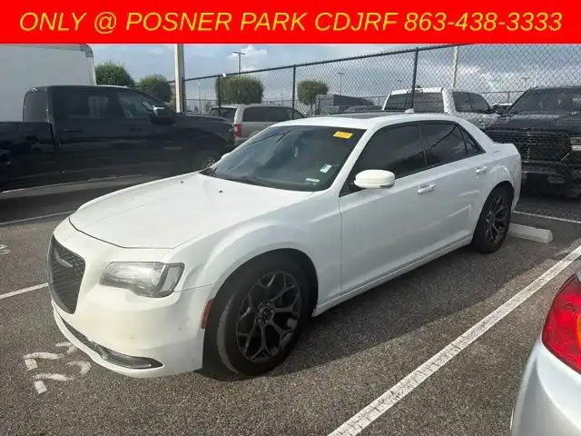 2016 Chrysler 300 S's photo