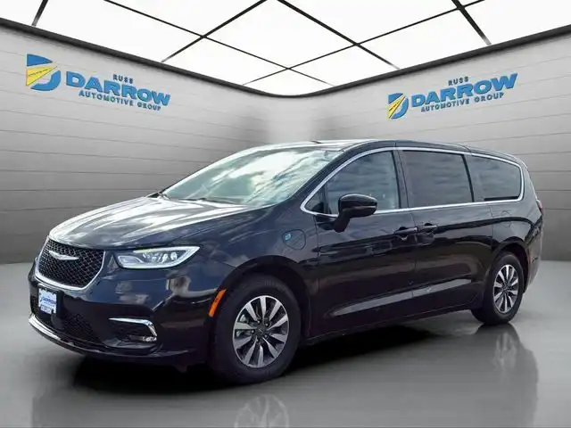 2024 Chrysler Pacifica Hybrid PHEV Select's photo