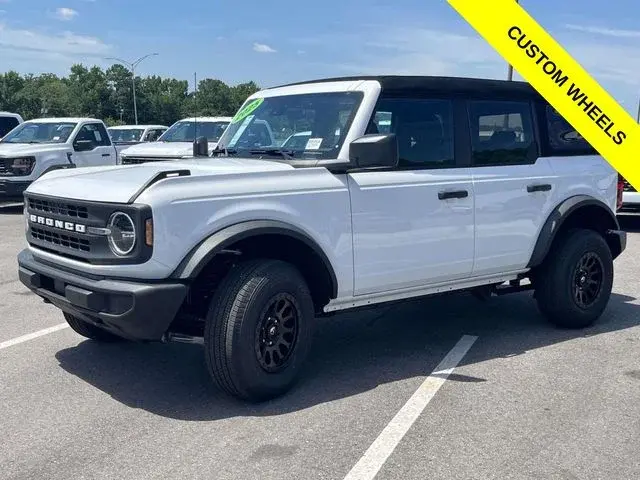 2025 Ford Bronco Base 4x4 photo 5