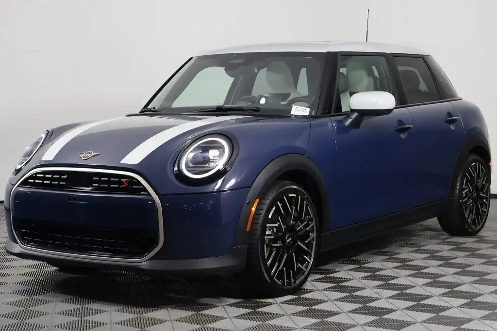 2026 MINI Hardtop Cooper S's photo