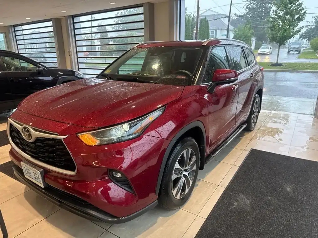 2022 Toyota Highlander XLE 4WD V6's photo