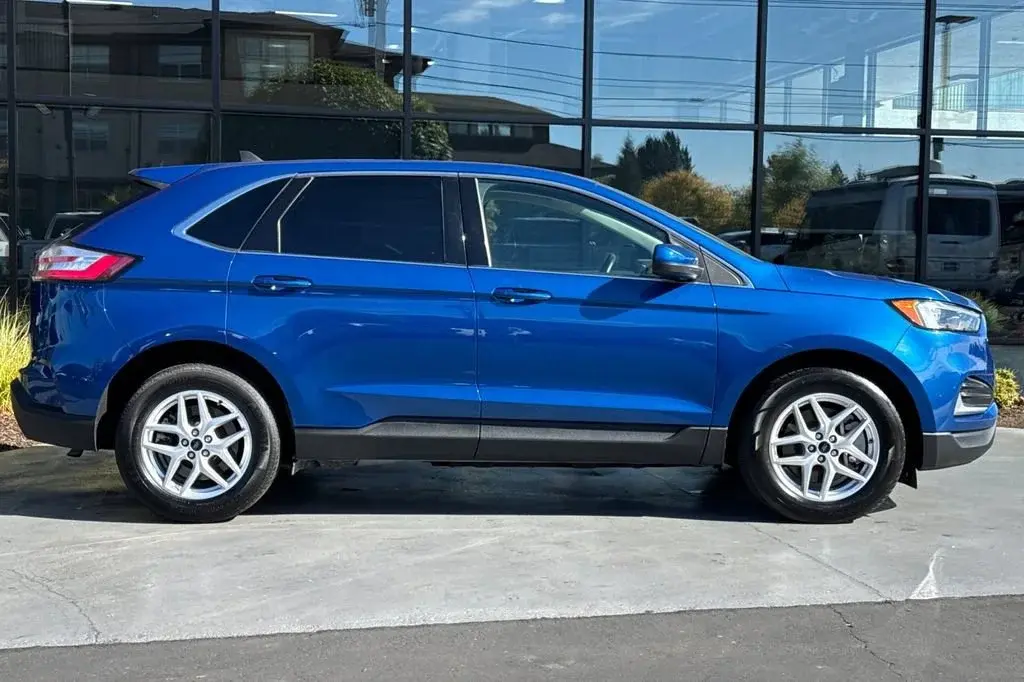 2024 Ford Edge SEL AWD photo 3