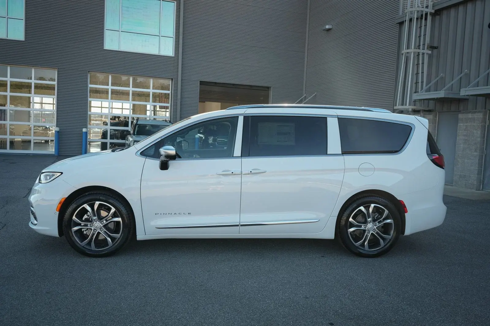 2026 Chrysler Pacifica Pinnacle photo 5