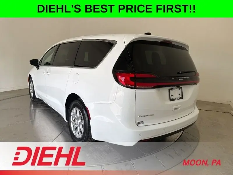2027 Chrysler Pacifica Select photo 5