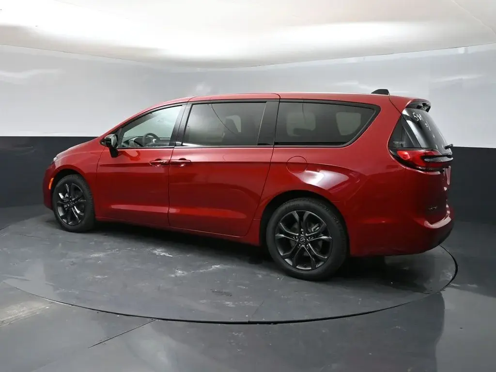 2026 Chrysler Pacifica Select photo 4