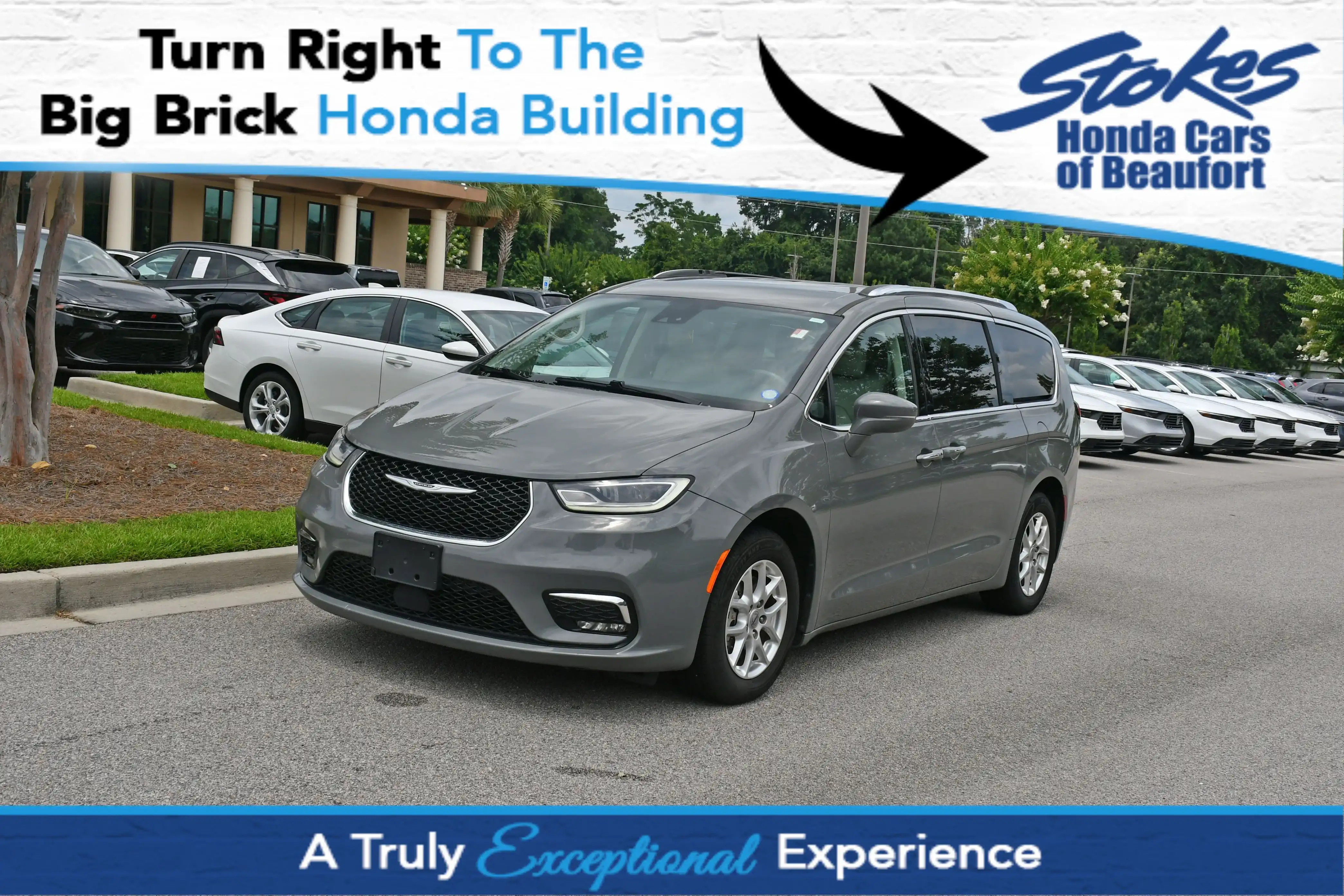 2021 Chrysler Pacifica Touring L's photo